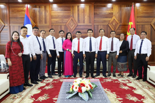 Ha Tinh Province Delegation Visits Khammouane Province to Extend Lao New Year Greetings